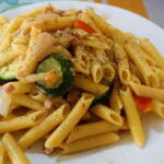 Recept na jednoduché dietní jídlo: Těstoviny s kuřecím masem a zeleninou