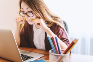 Nárok na daňovou slevu na dítě po ukončení studia a nárok na sociální dávky?