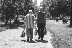 Exekuční srážky z důchodu manželům – jak se počítá nezabavitelné minimum?