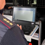 Heslo do policejního počítače Policie123 – nalepené na monitoru – to nevymyslíš